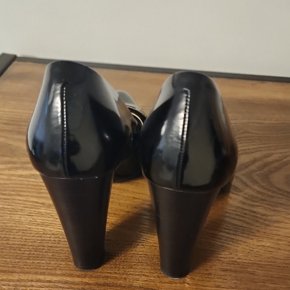 TOD'S Women's Black Leather Pumps - Picture 11 of 11